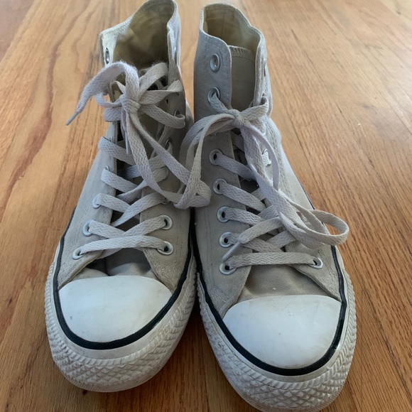 Converse Shoes - Gray high top converse